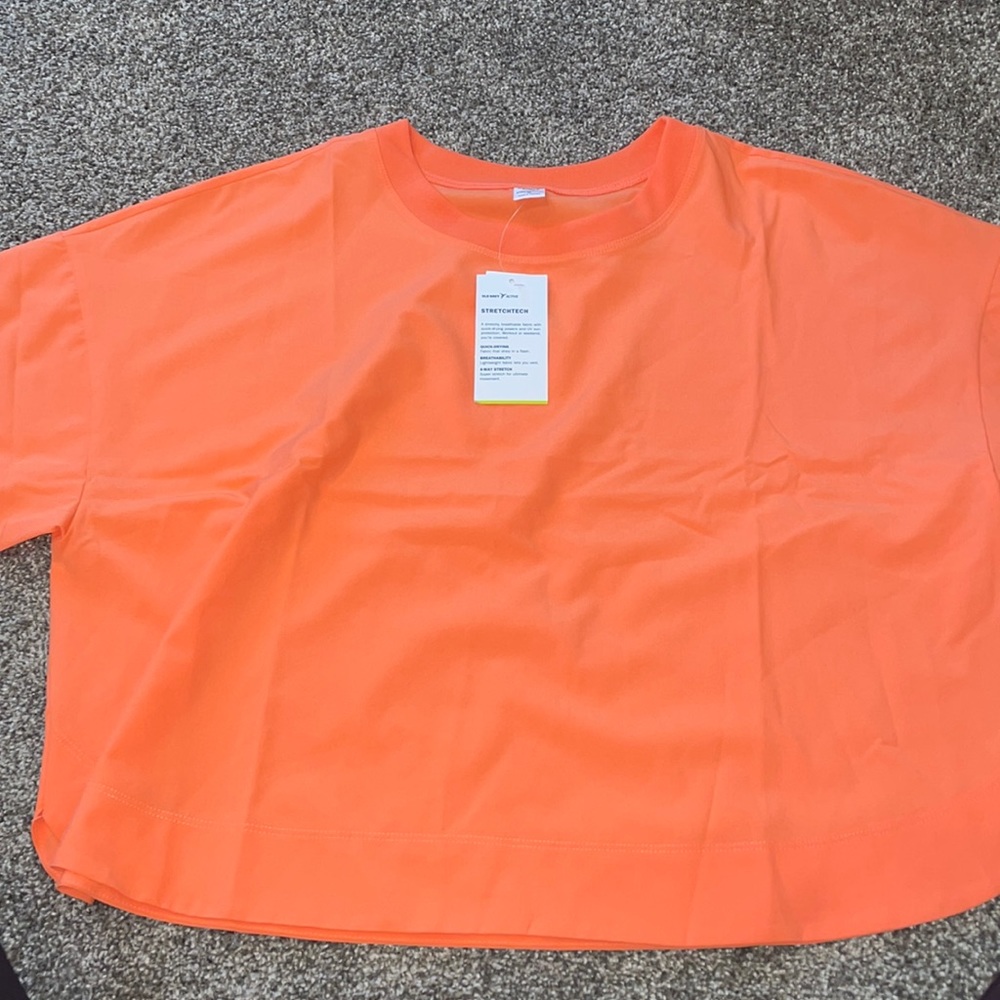 Crop flowy workout top!
